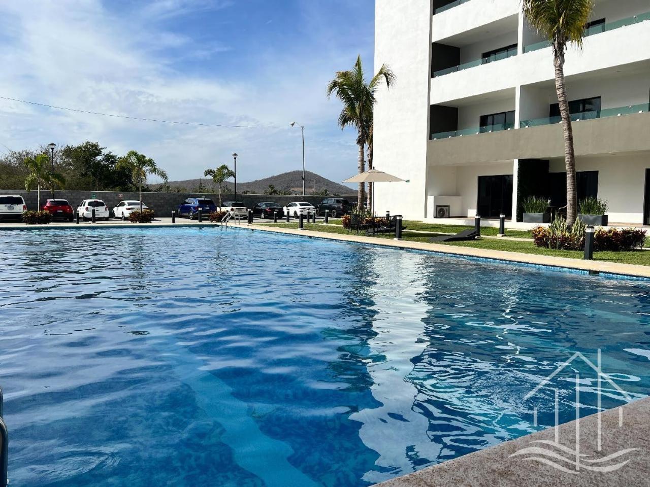 Apartment New~promo~2 Queen Beds~near Beach~poolside~sleep 6 *